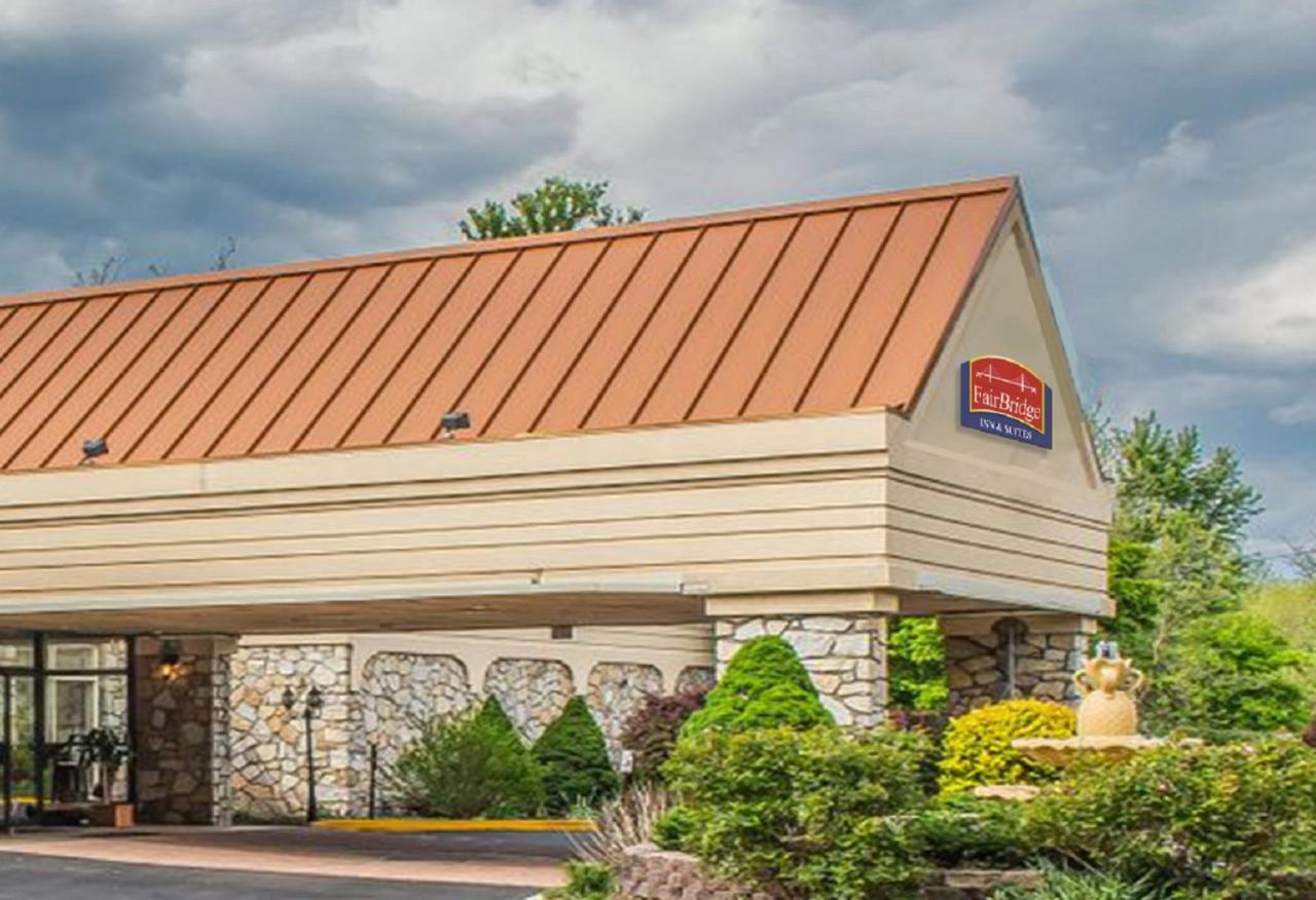Fairbridge Inn & Suites Poconos Stroudsburg Exterior photo